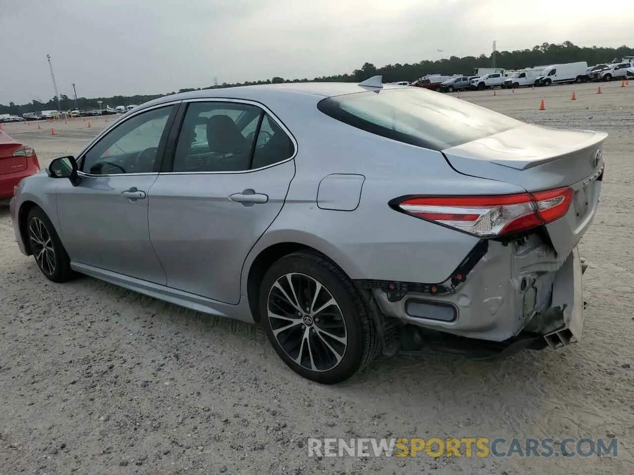 2 fotografías del automóvil dañado 4T1G11AK8LU886871 TOYOTA CAMRY 2020