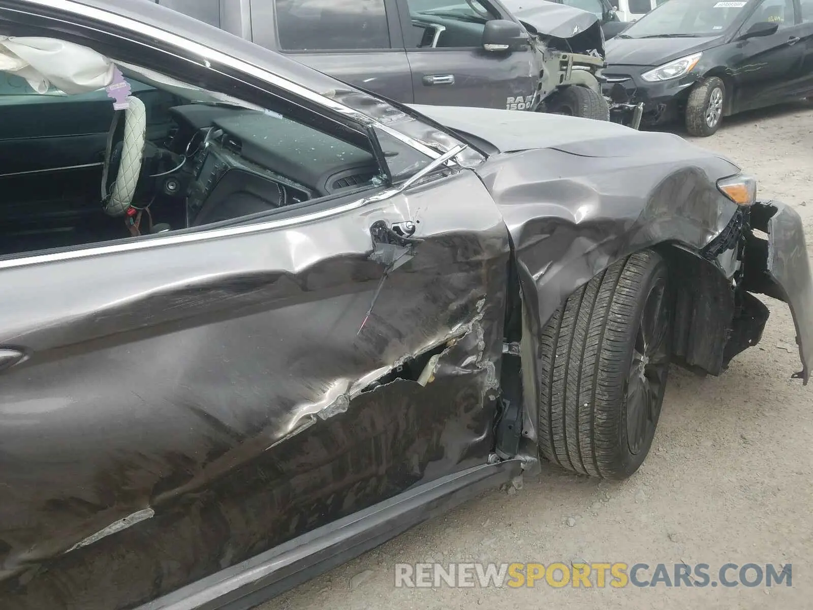 9 fotografías del automóvil dañado 4T1G11AK8LU887888 TOYOTA CAMRY 2020