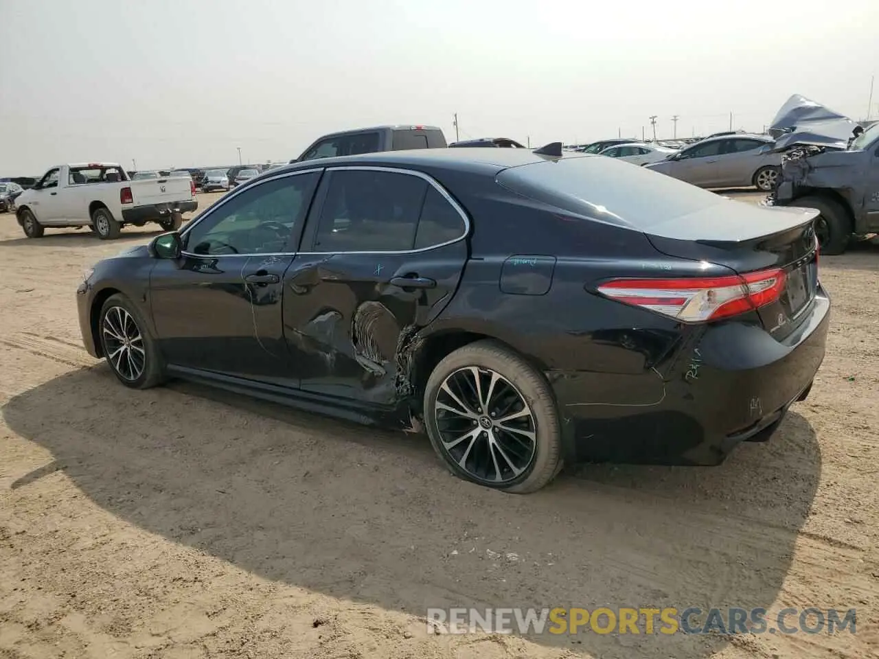 2 fotografías del automóvil dañado 4T1G11AK8LU903295 TOYOTA CAMRY 2020