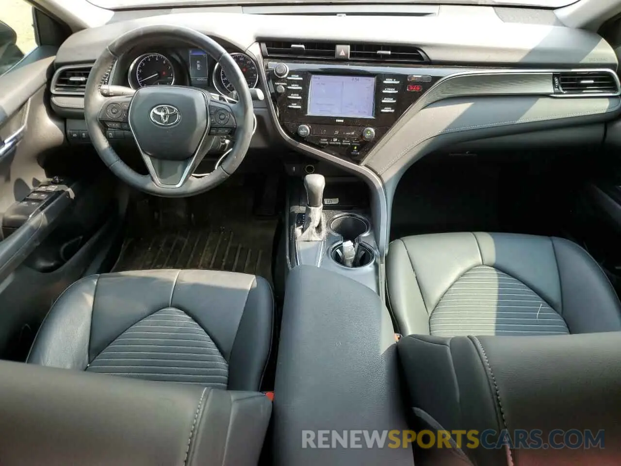 8 fotografías del automóvil dañado 4T1G11AK8LU903295 TOYOTA CAMRY 2020