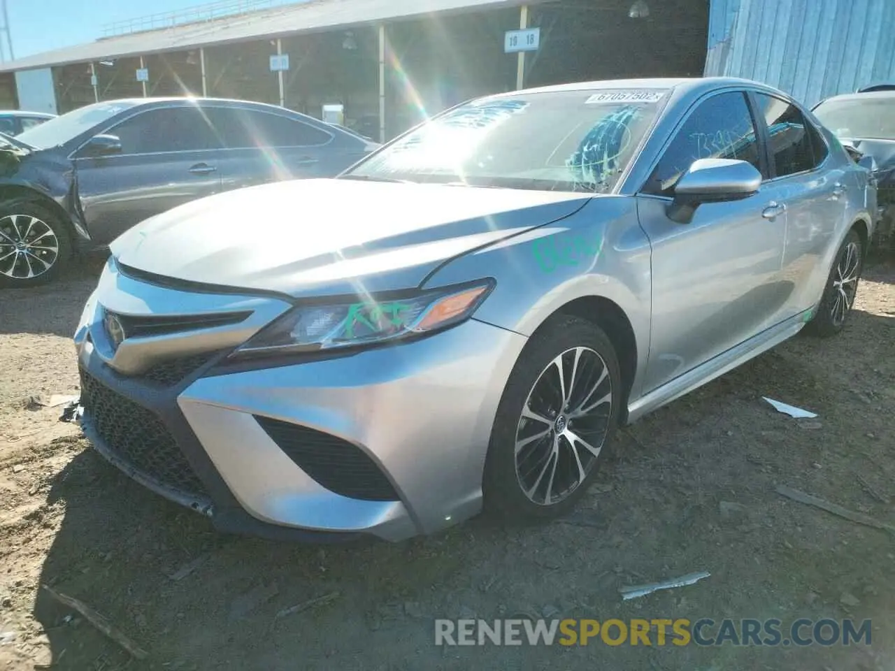 2 fotografías del automóvil dañado 4T1G11AK8LU927502 TOYOTA CAMRY 2020