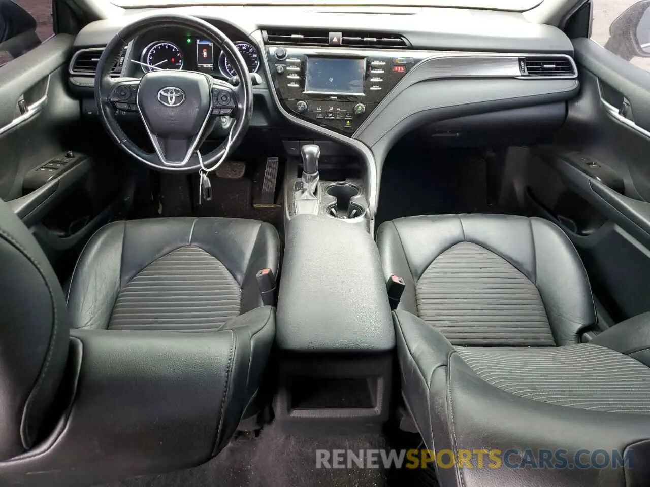 8 fotografías del automóvil dañado 4T1G11AK8LU929170 TOYOTA CAMRY 2020