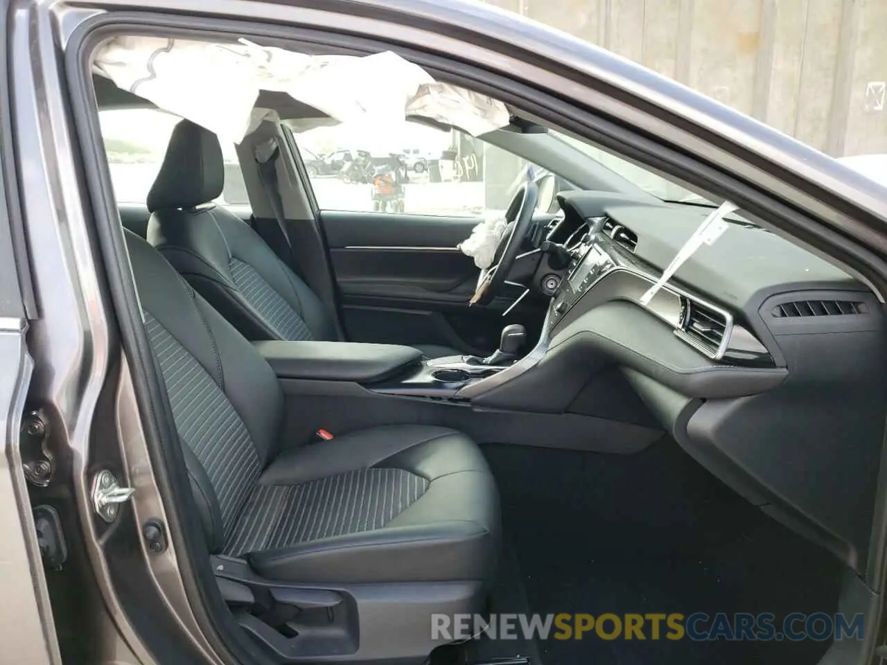 5 fotografías del automóvil dañado 4T1G11AK8LU951640 TOYOTA CAMRY 2020