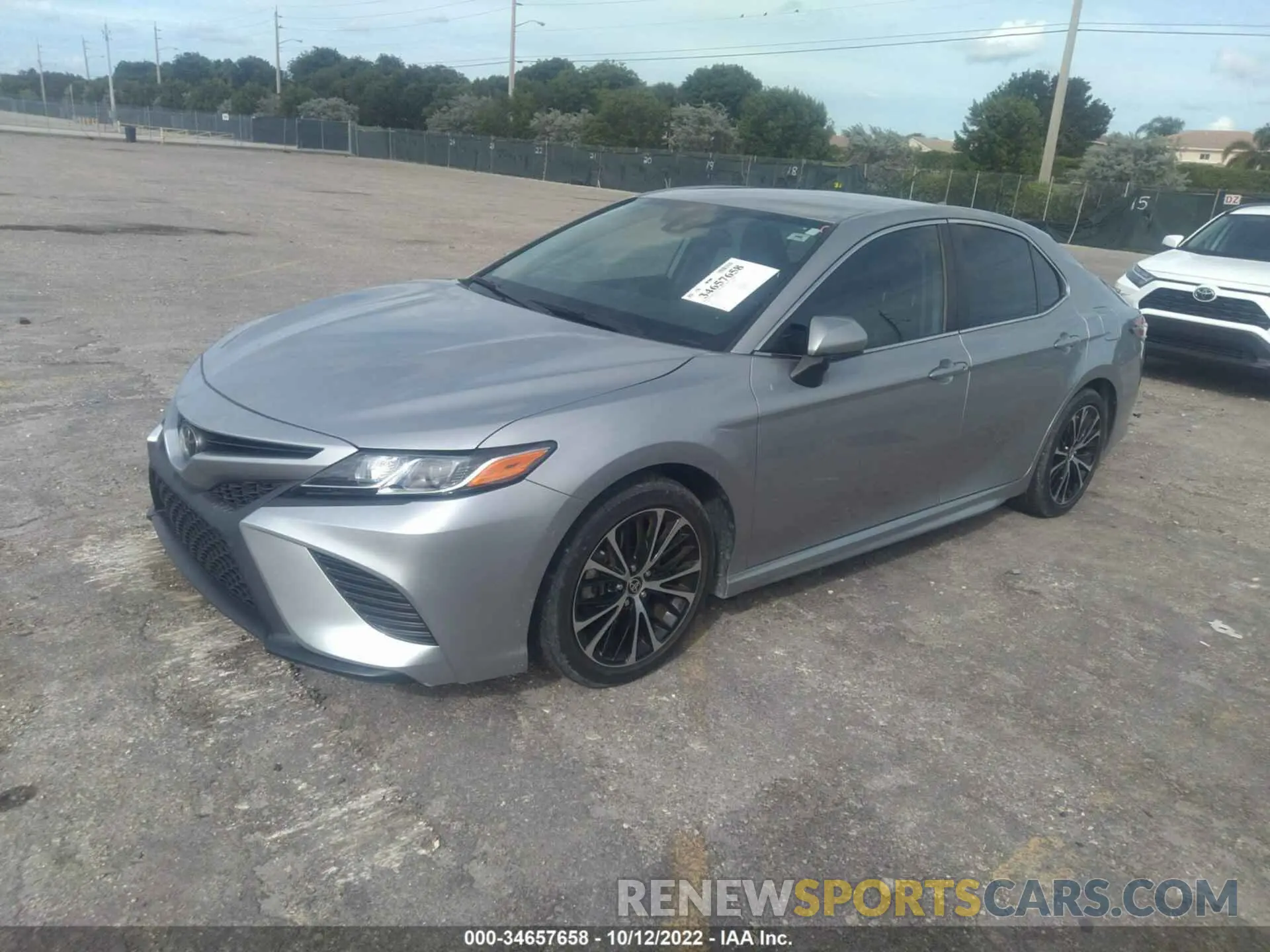2 fotografías del automóvil dañado 4T1G11AK8LU958314 TOYOTA CAMRY 2020