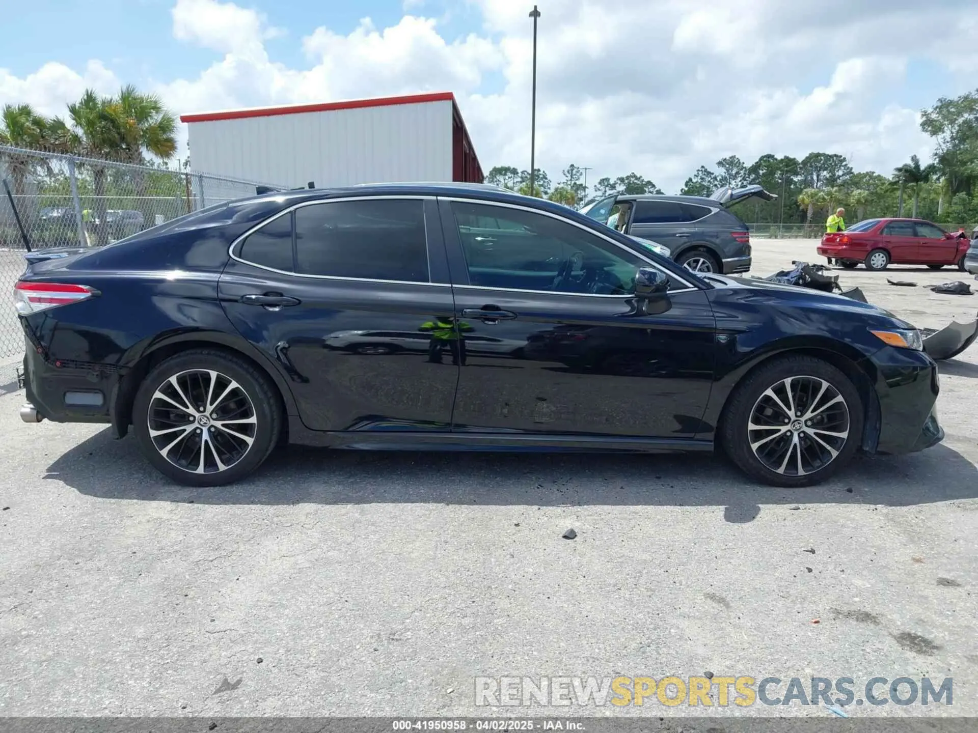 14 fotografías del automóvil dañado 4T1G11AK8LU961567 TOYOTA CAMRY 2020