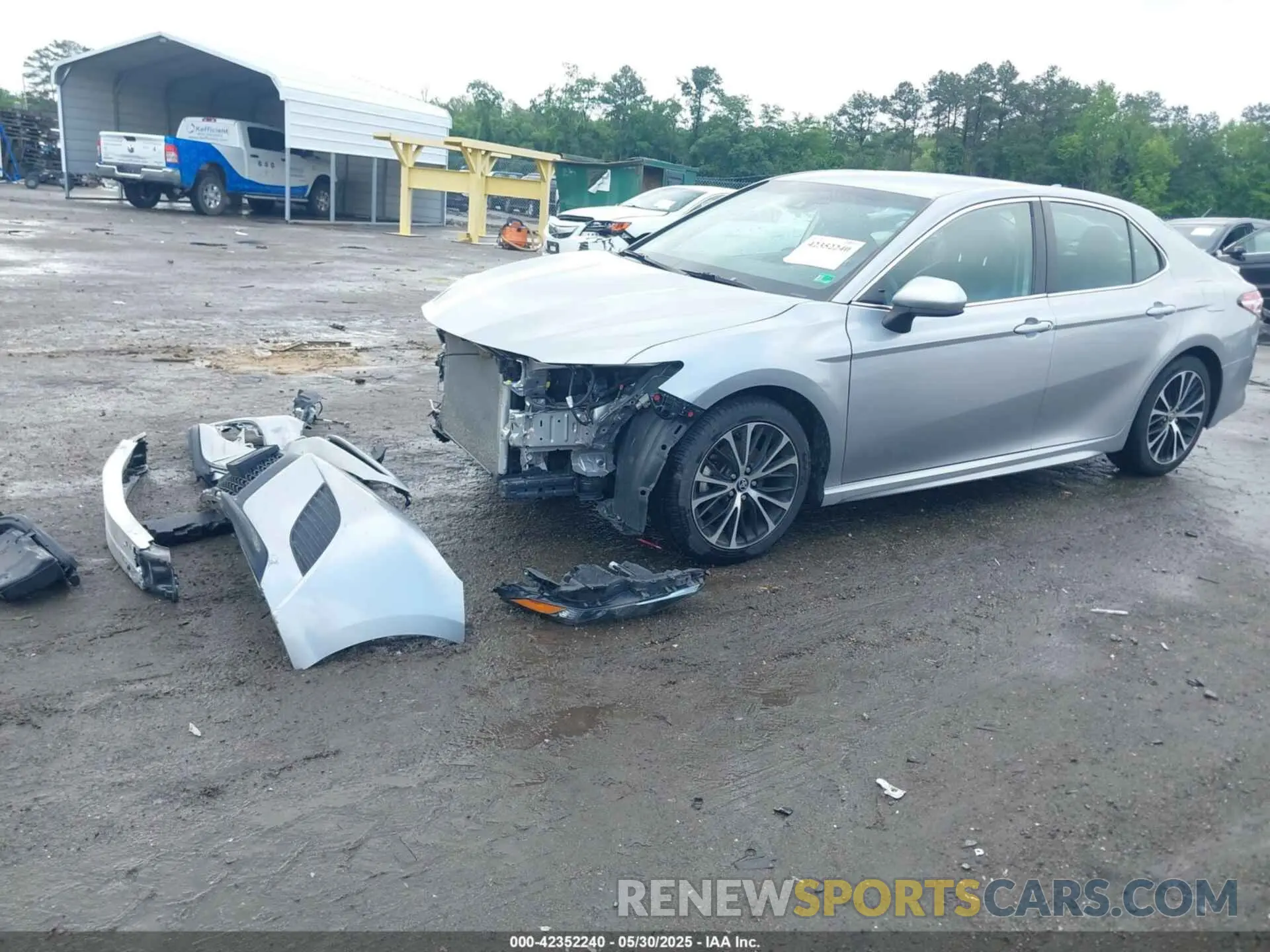 2 fotografías del automóvil dañado 4T1G11AK8LU964551 TOYOTA CAMRY 2020