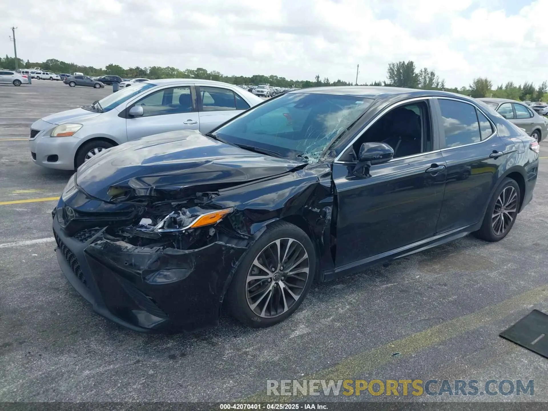 2 fotografías del automóvil dañado 4T1G11AK8LU980068 TOYOTA CAMRY 2020