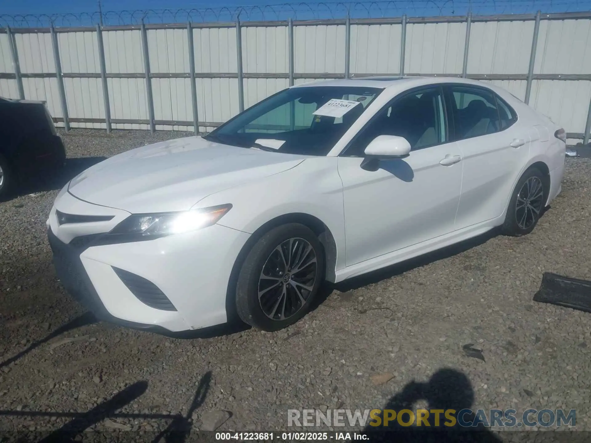 2 fotografías del automóvil dañado 4T1G11AK8LU980359 TOYOTA CAMRY 2020