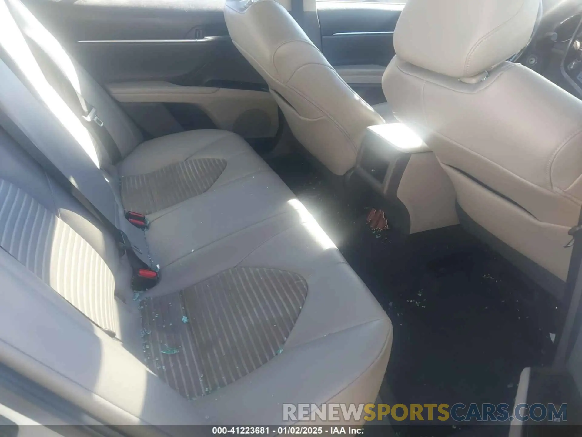 8 fotografías del automóvil dañado 4T1G11AK8LU980359 TOYOTA CAMRY 2020