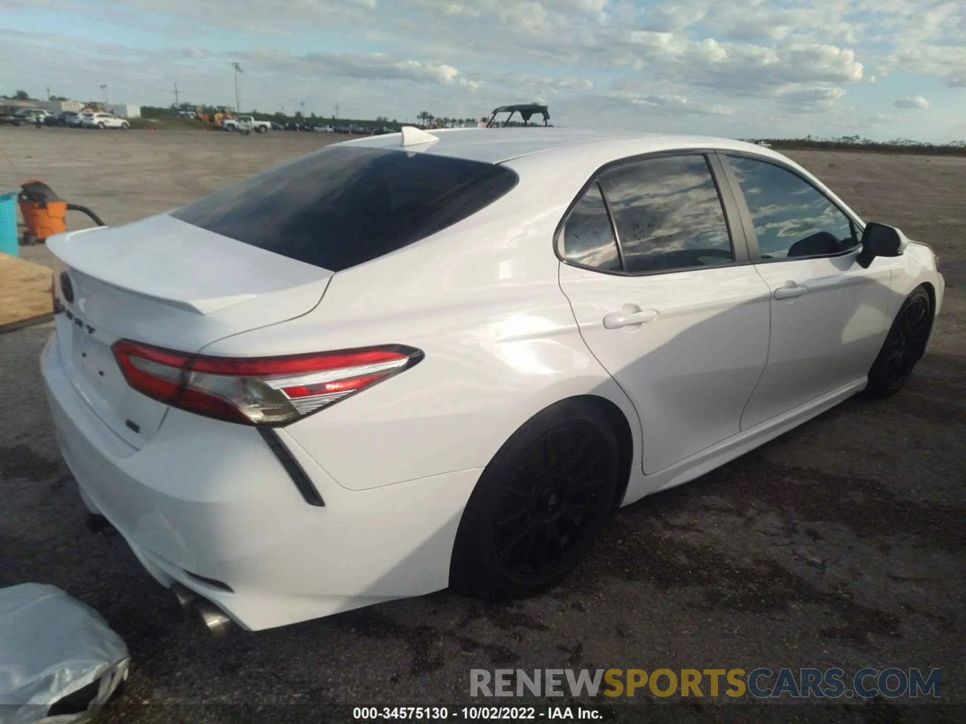 4 fotografías del automóvil dañado 4T1G11AK8LU998070 TOYOTA CAMRY 2020