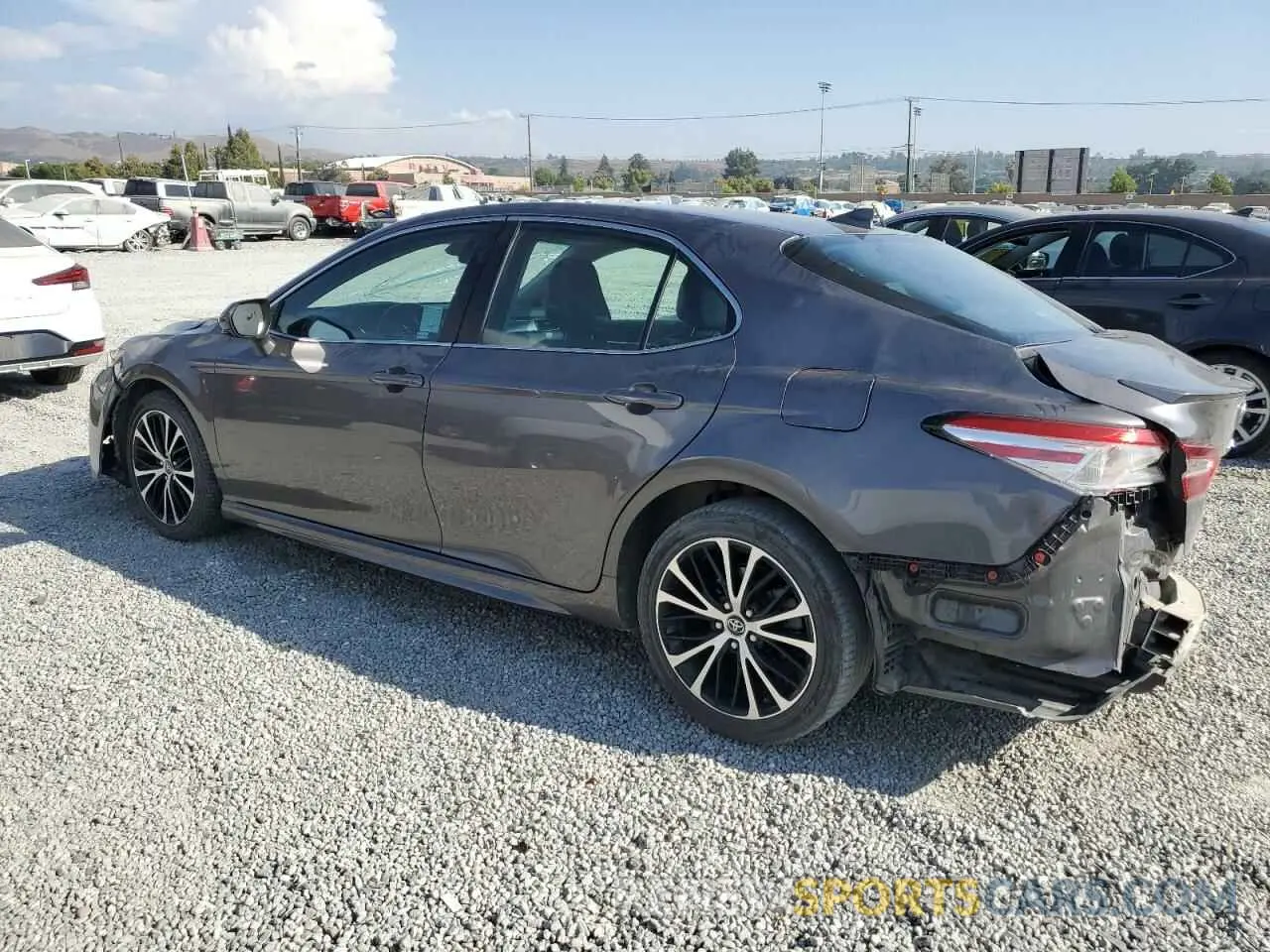 2 fotografías del automóvil dañado 4T1G11AK9LU310142 TOYOTA CAMRY 2020