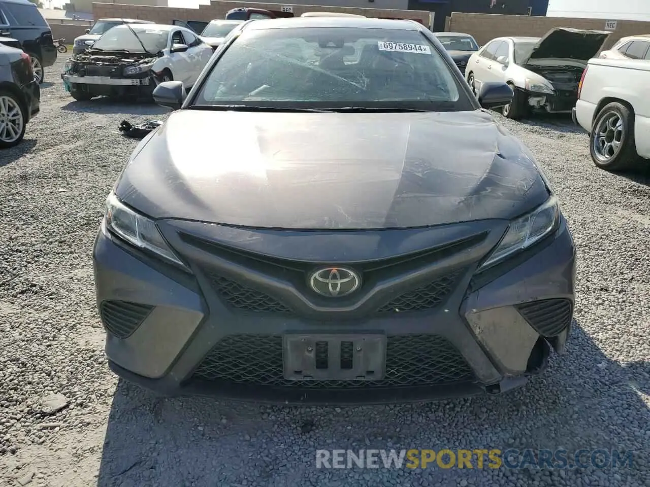 5 fotografías del automóvil dañado 4T1G11AK9LU310142 TOYOTA CAMRY 2020