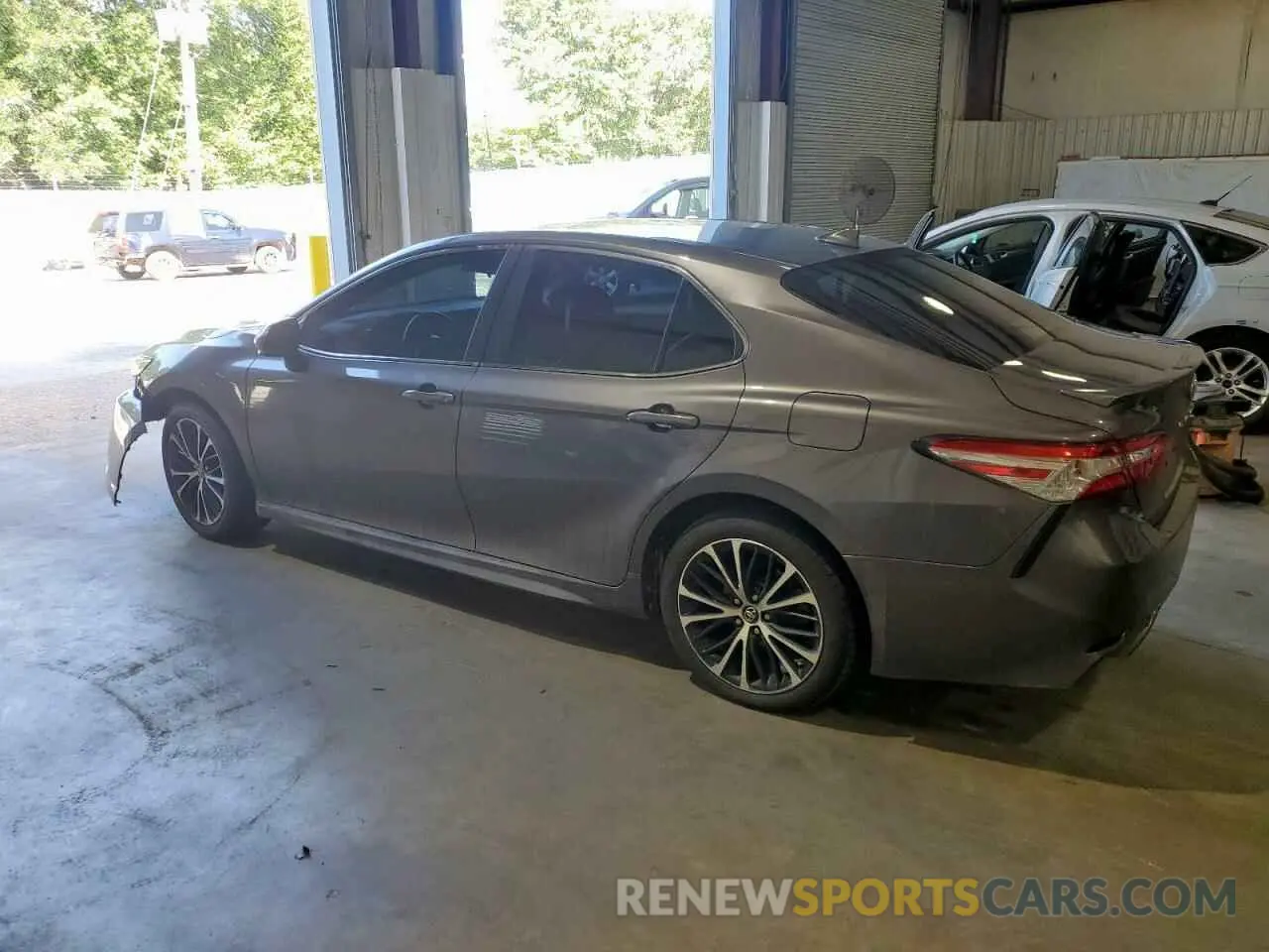2 fotografías del automóvil dañado 4T1G11AK9LU344016 TOYOTA CAMRY 2020