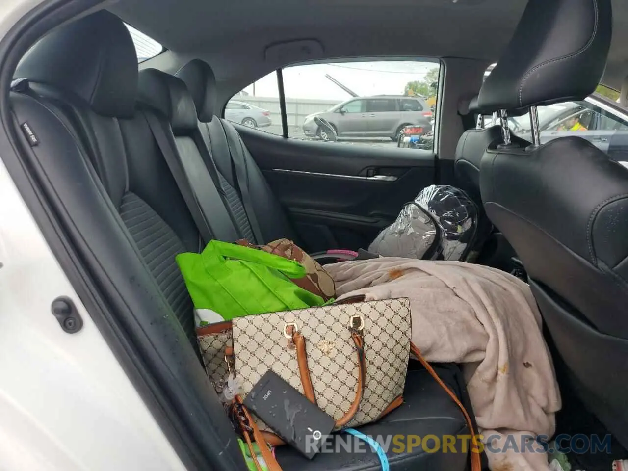 10 fotografías del automóvil dañado 4T1G11AK9LU345439 TOYOTA CAMRY 2020