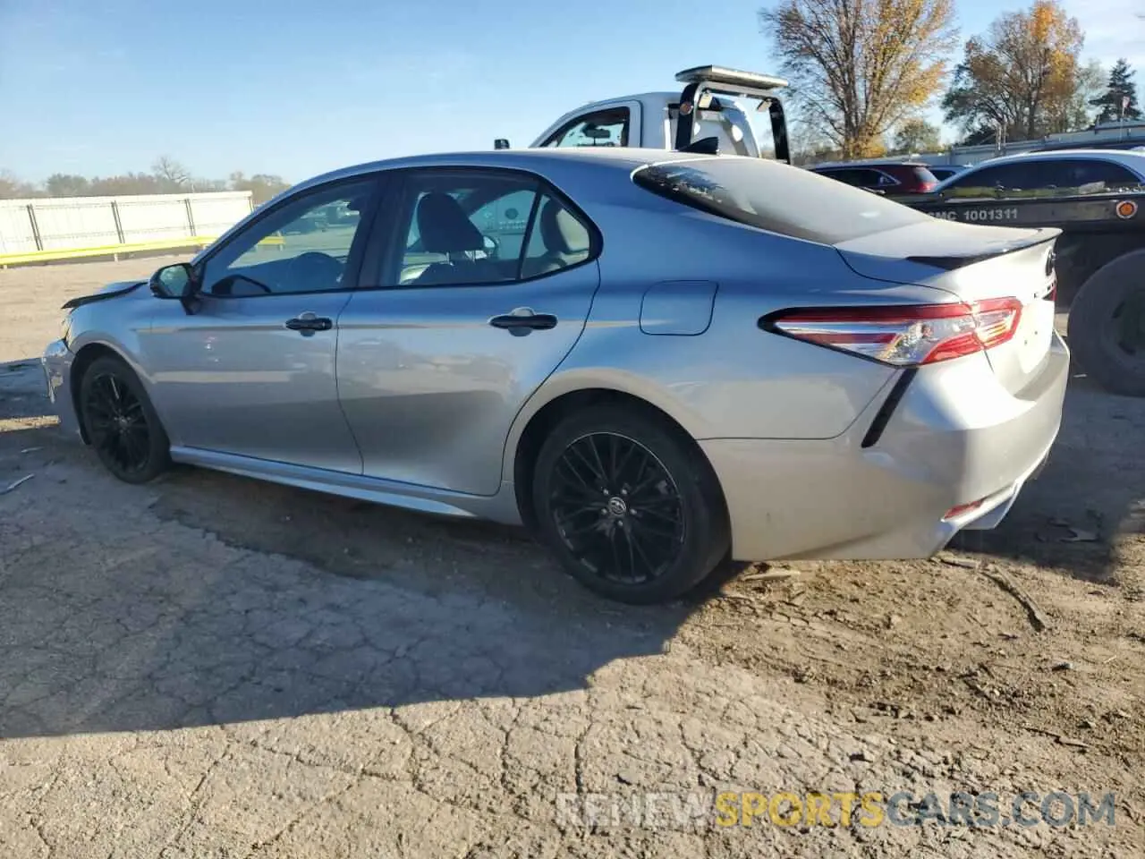 2 fotografías del automóvil dañado 4T1G11AK9LU363083 TOYOTA CAMRY 2020