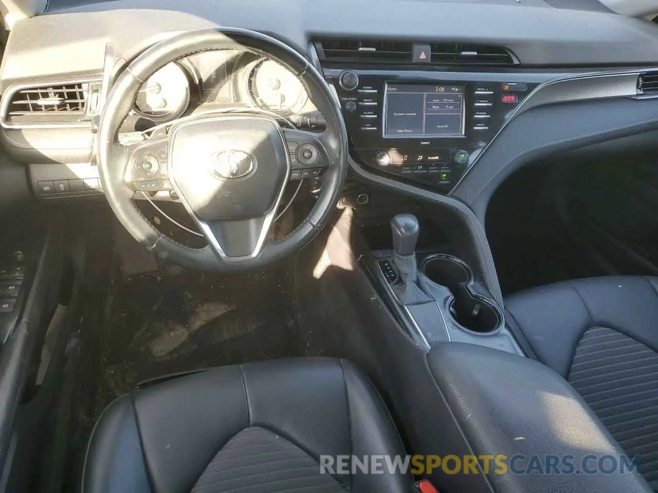 8 fotografías del automóvil dañado 4T1G11AK9LU363083 TOYOTA CAMRY 2020