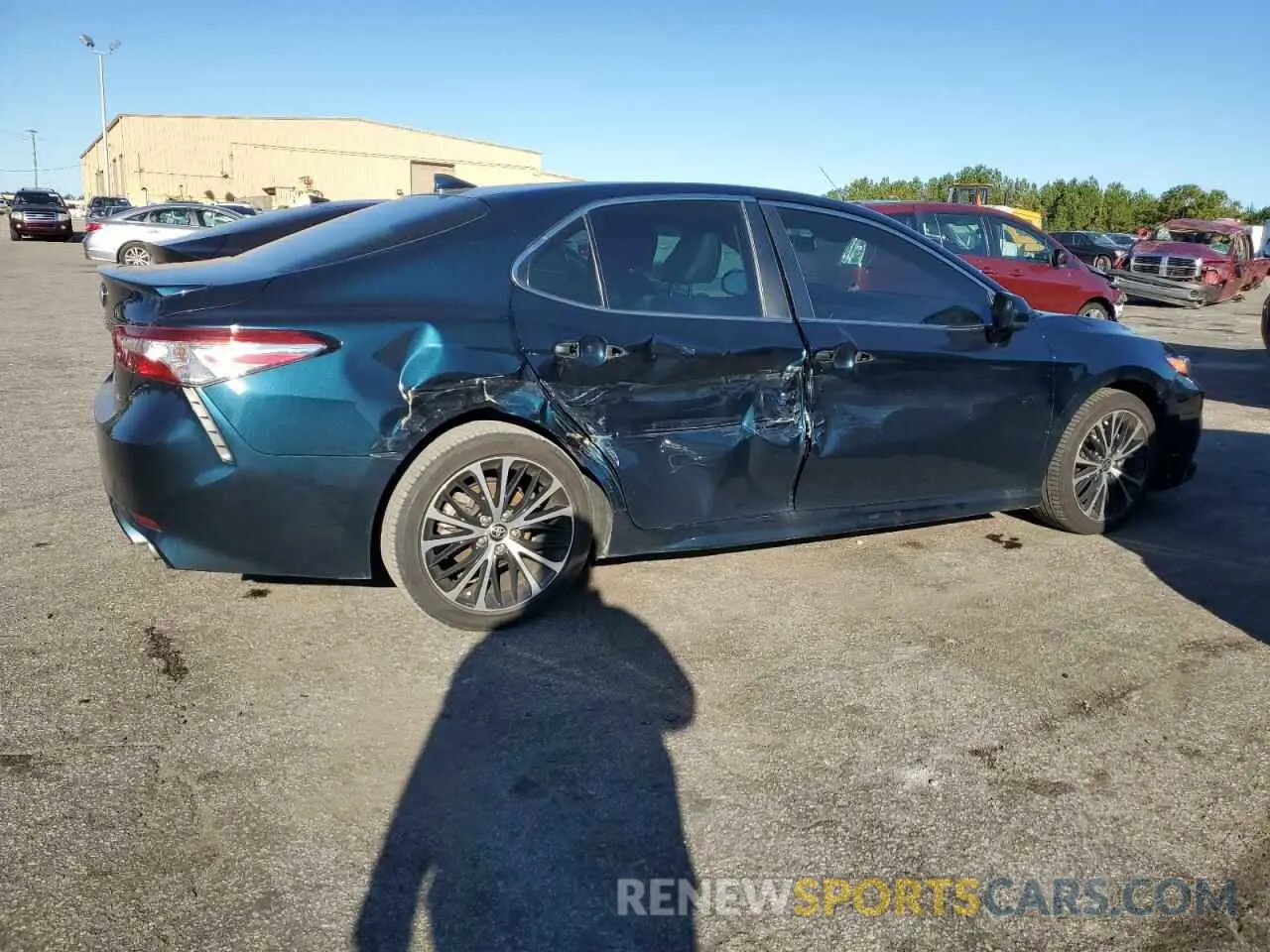 3 fotografías del automóvil dañado 4T1G11AK9LU510020 TOYOTA CAMRY 2020