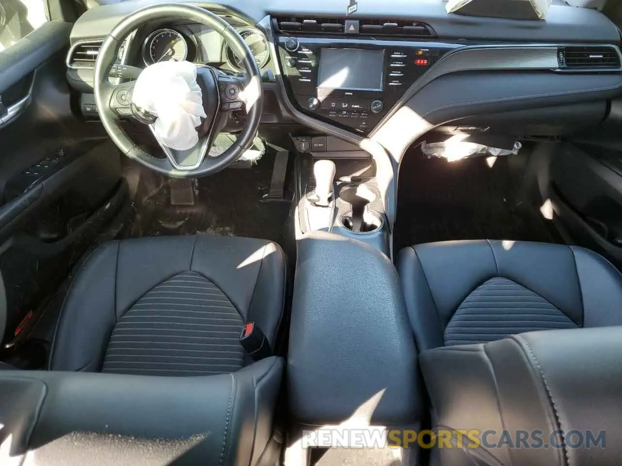 8 fotografías del automóvil dañado 4T1G11AK9LU880660 TOYOTA CAMRY 2020