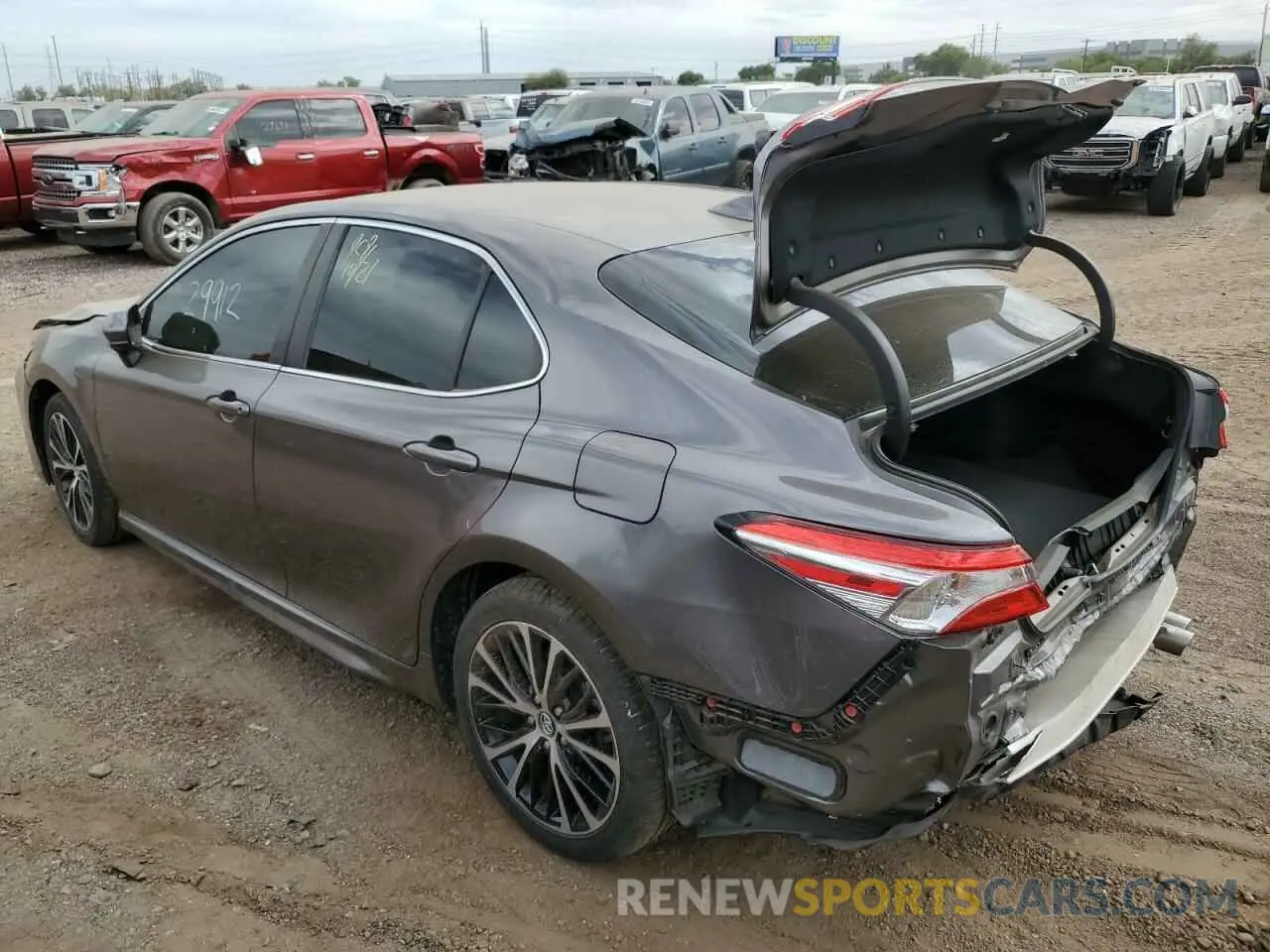 3 fotografías del automóvil dañado 4T1G11AK9LU893103 TOYOTA CAMRY 2020