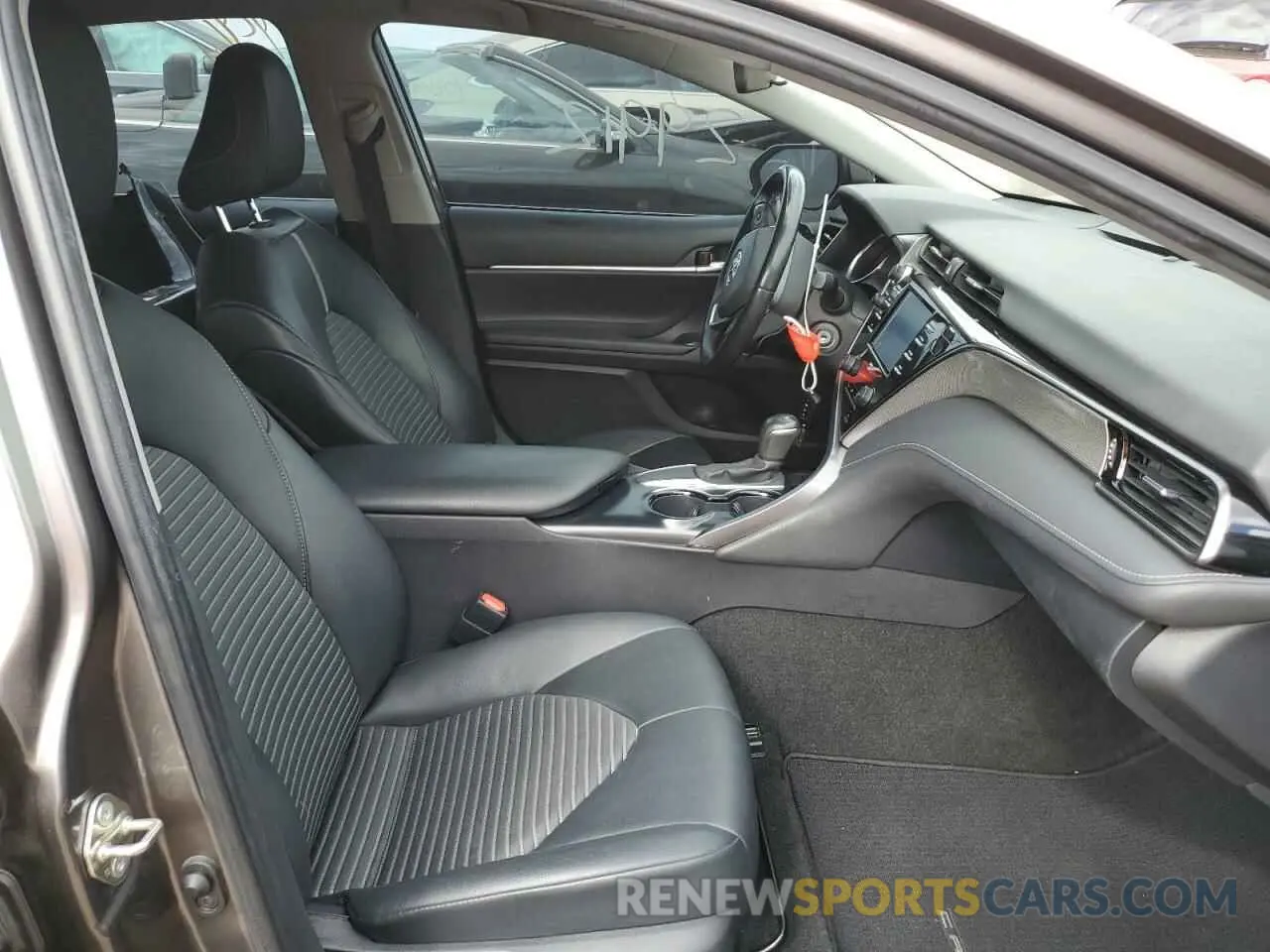 5 fotografías del automóvil dañado 4T1G11AK9LU893103 TOYOTA CAMRY 2020