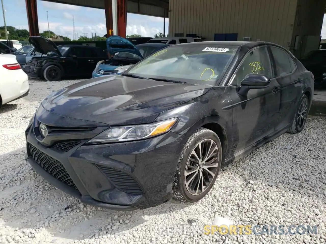 2 fotografías del automóvil dañado 4T1G11AK9LU942462 TOYOTA CAMRY 2020