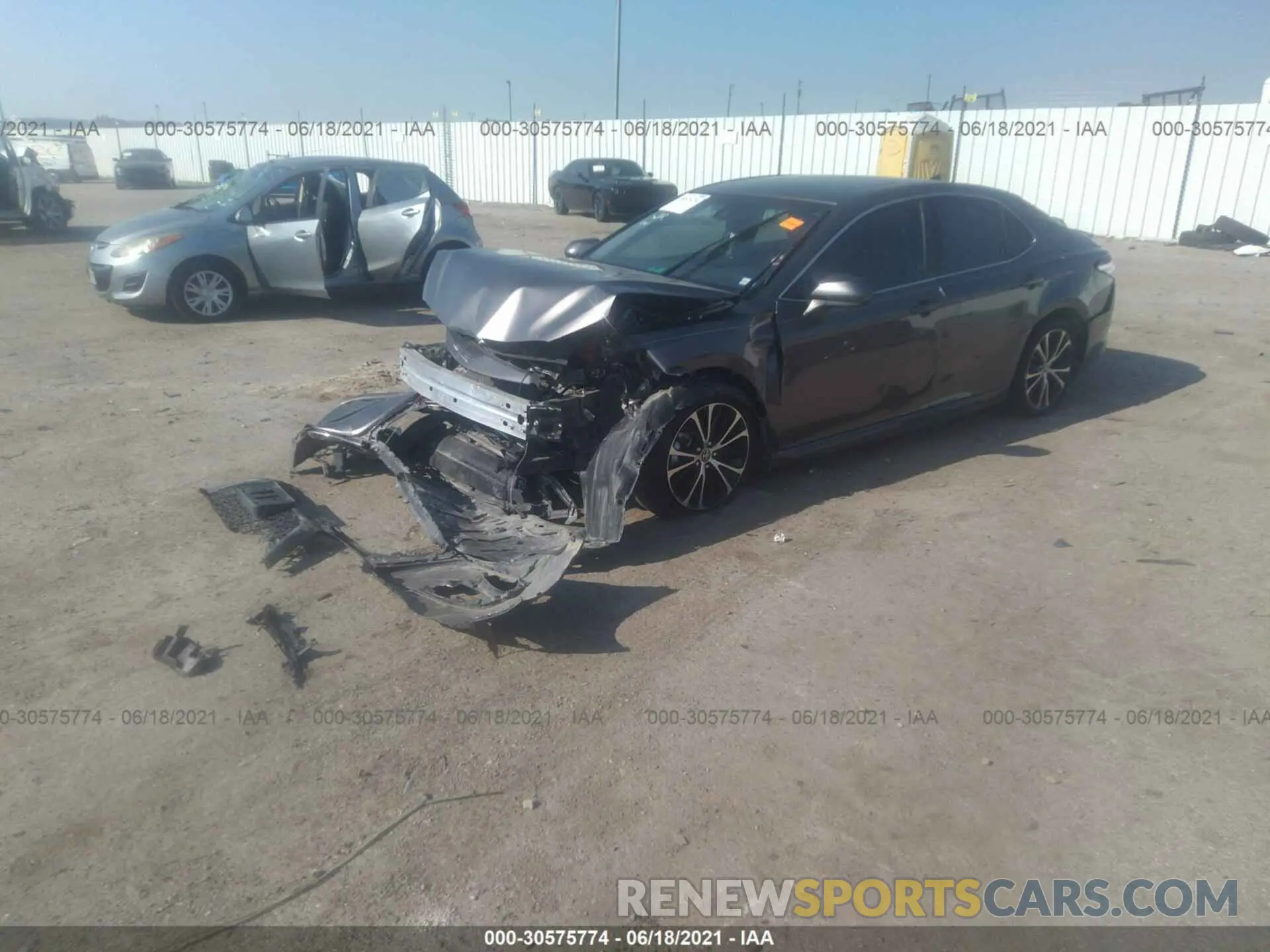 2 fotografías del automóvil dañado 4T1G11AK9LU978605 TOYOTA CAMRY 2020