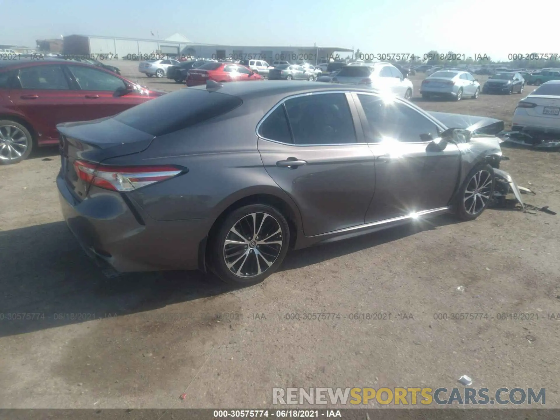 4 fotografías del automóvil dañado 4T1G11AK9LU978605 TOYOTA CAMRY 2020