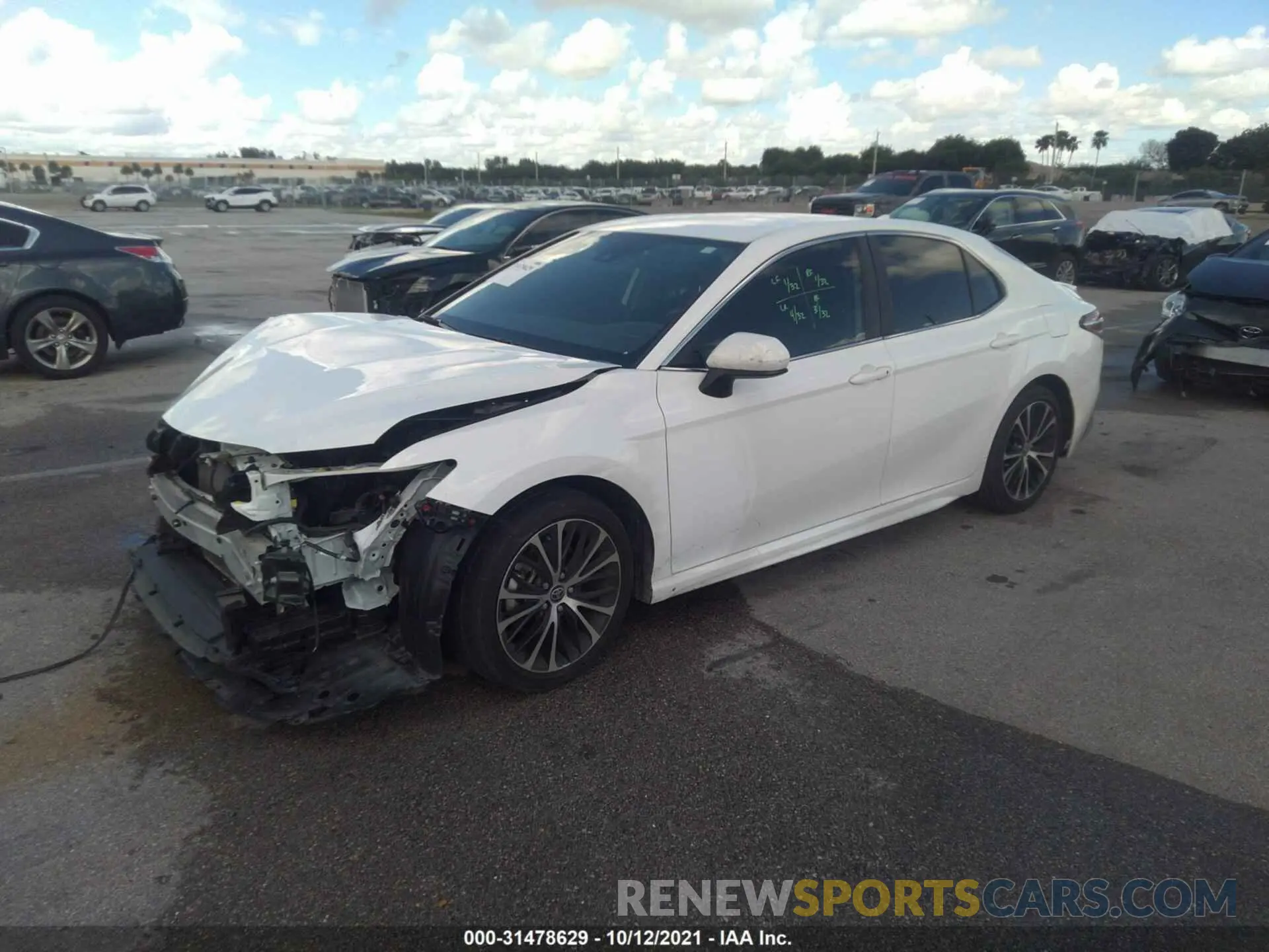 2 fotografías del automóvil dañado 4T1G11AK9LU981536 TOYOTA CAMRY 2020