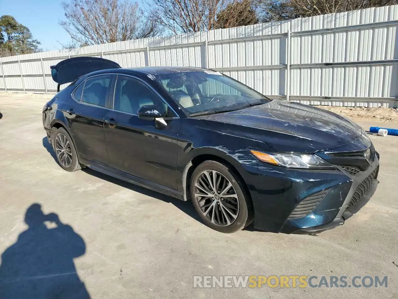 4 fotografías del automóvil dañado 4T1G11AK9LU983741 TOYOTA CAMRY 2020