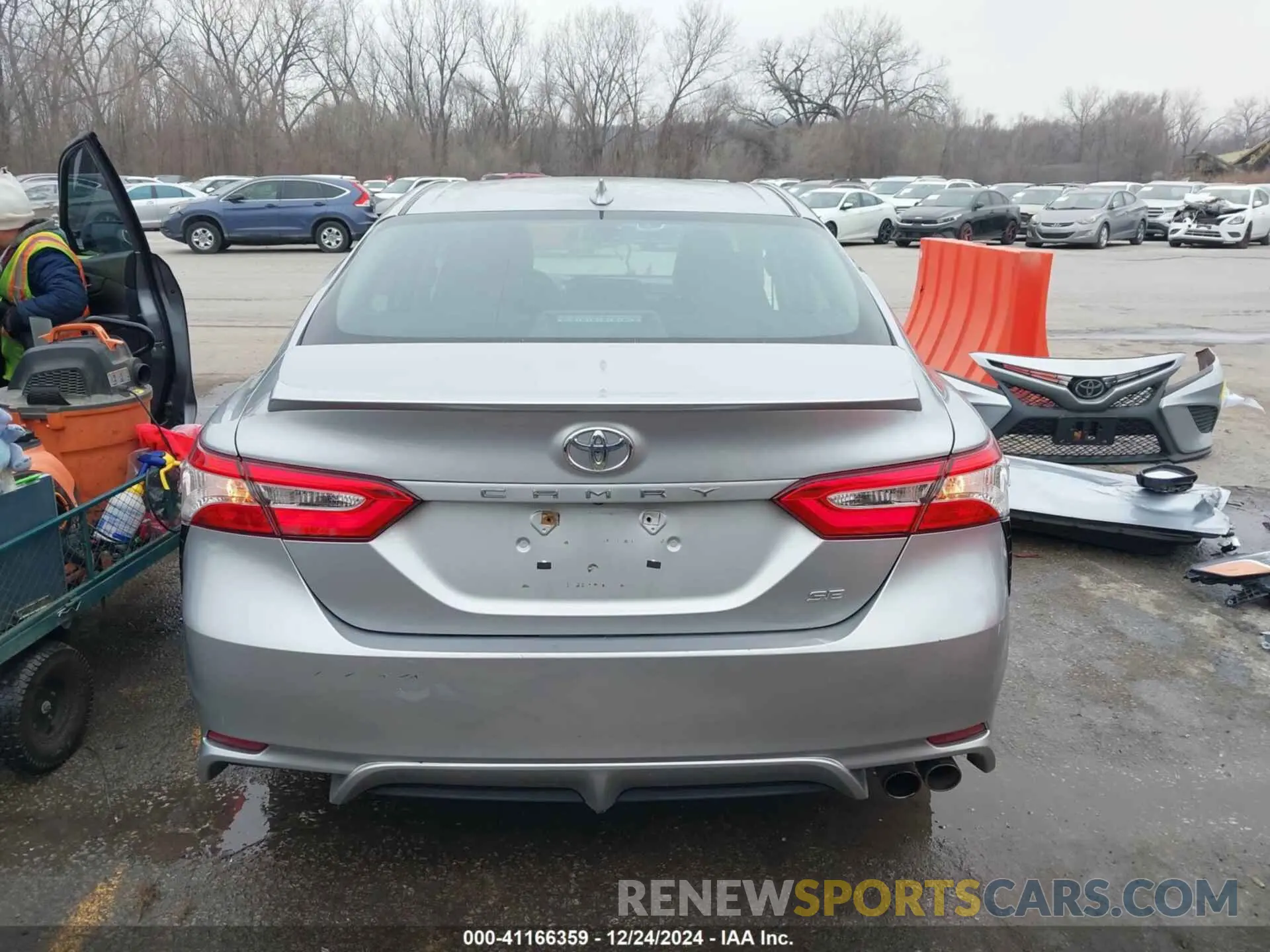 17 fotografías del automóvil dañado 4T1G11AKXLU306701 TOYOTA CAMRY 2020