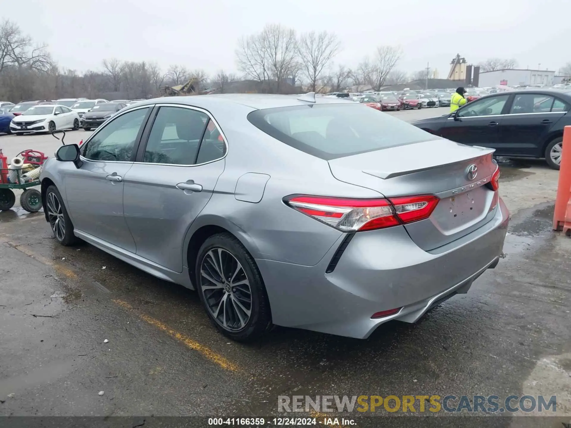 3 fotografías del automóvil dañado 4T1G11AKXLU306701 TOYOTA CAMRY 2020
