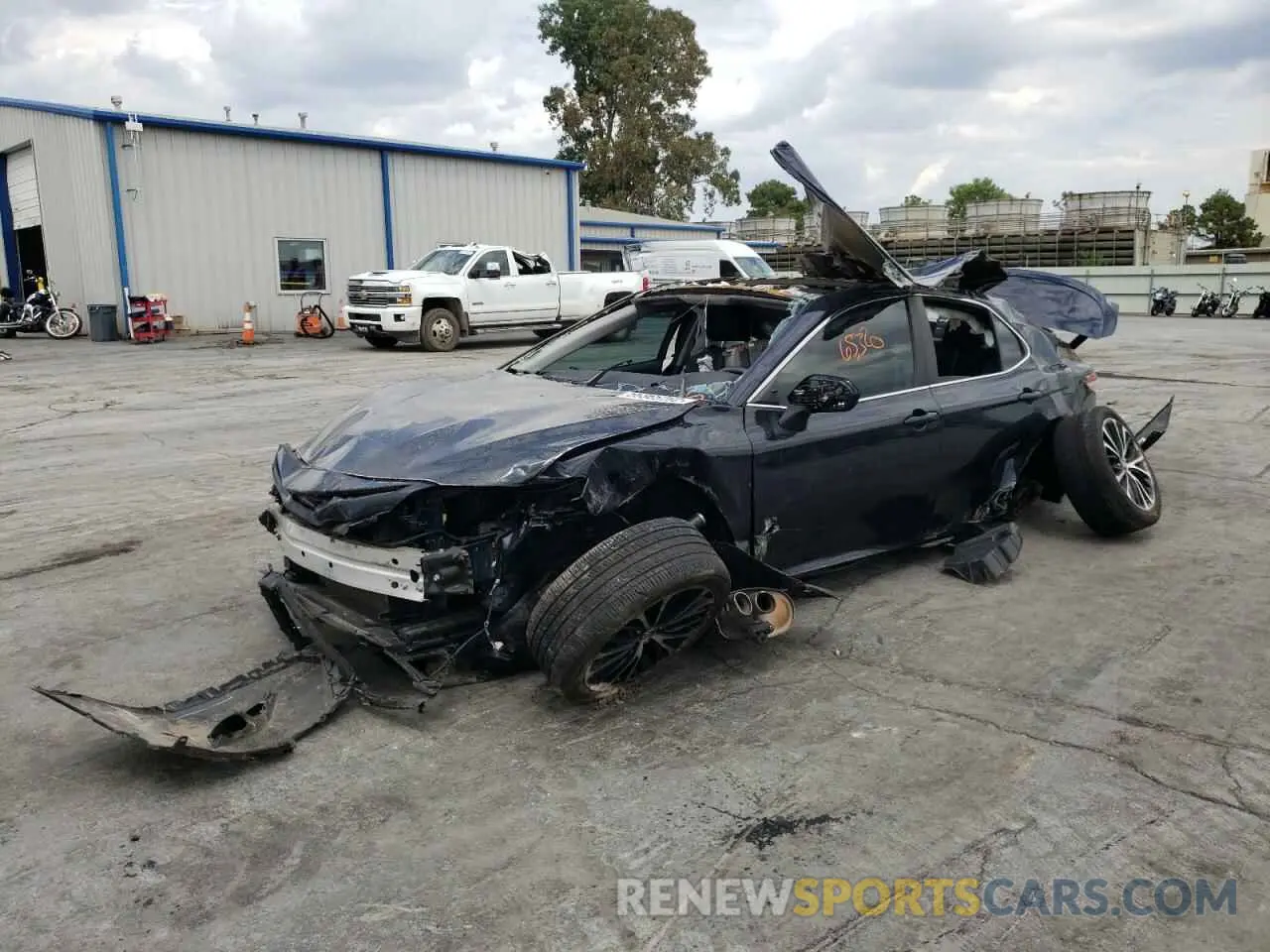 2 fotografías del automóvil dañado 4T1G11AKXLU309503 TOYOTA CAMRY 2020