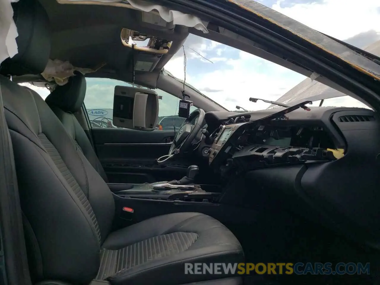5 fotografías del automóvil dañado 4T1G11AKXLU309503 TOYOTA CAMRY 2020