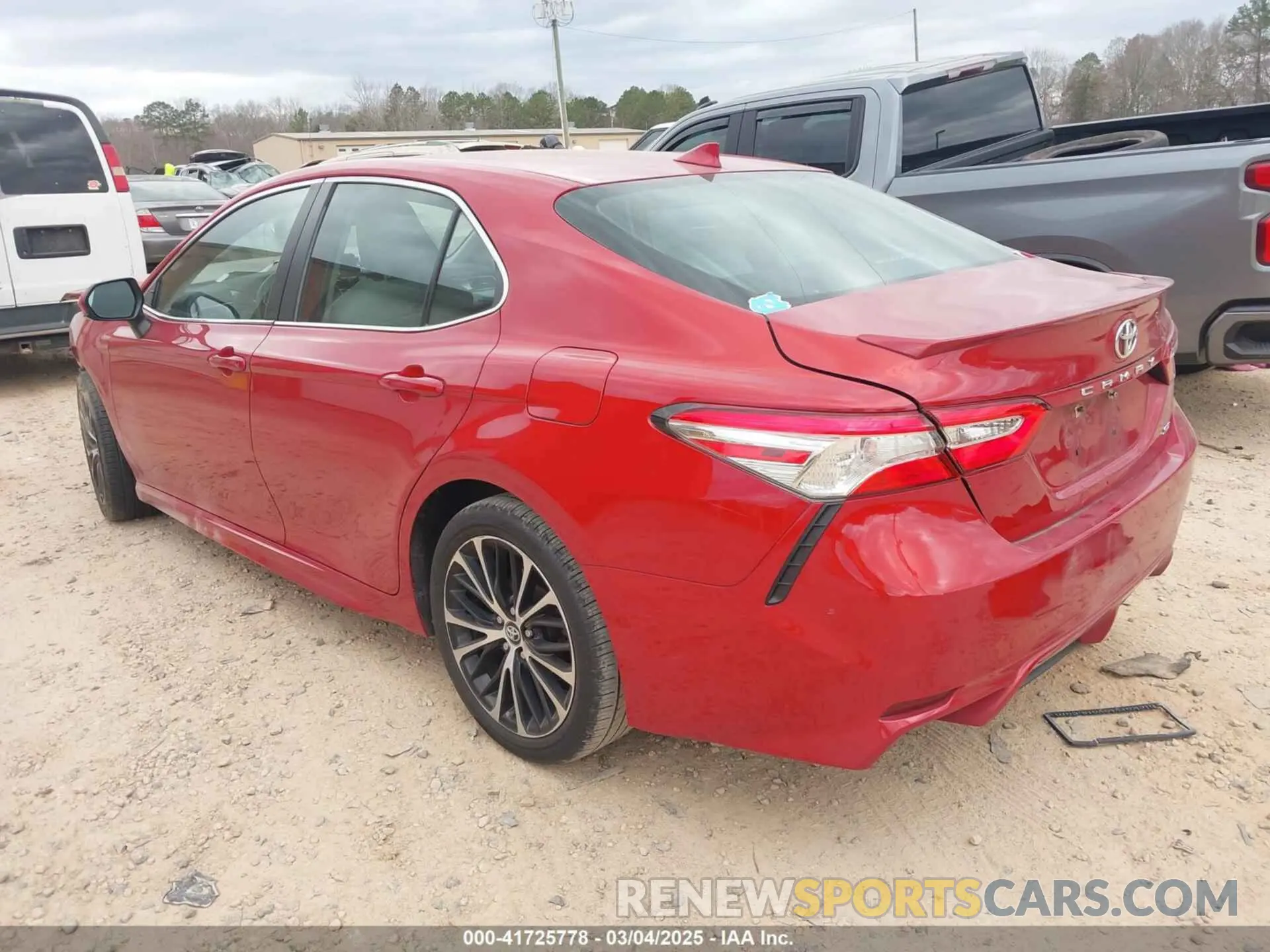 3 fotografías del automóvil dañado 4T1G11AKXLU319013 TOYOTA CAMRY 2020