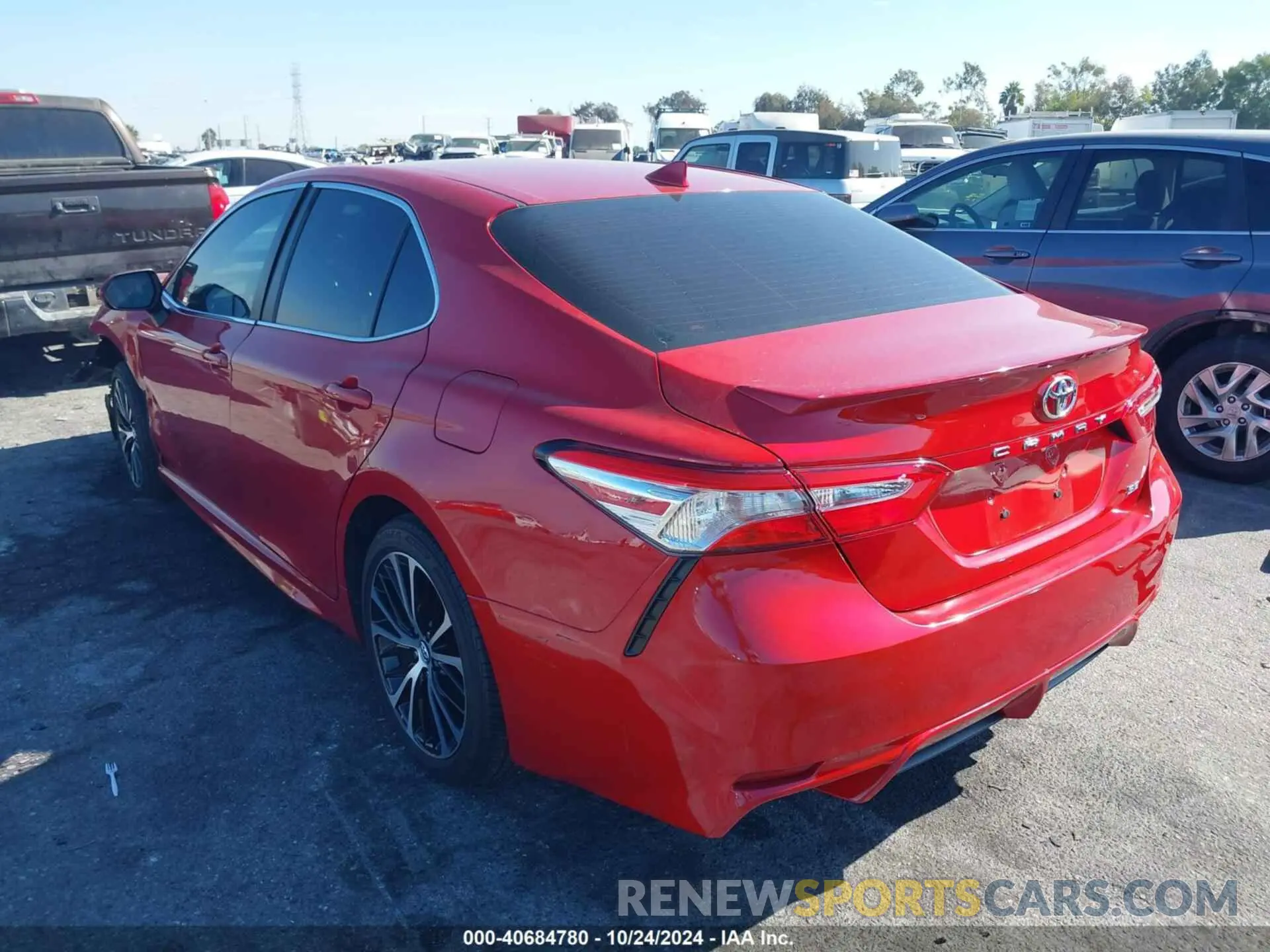 3 fotografías del automóvil dañado 4T1G11AKXLU323272 TOYOTA CAMRY 2020