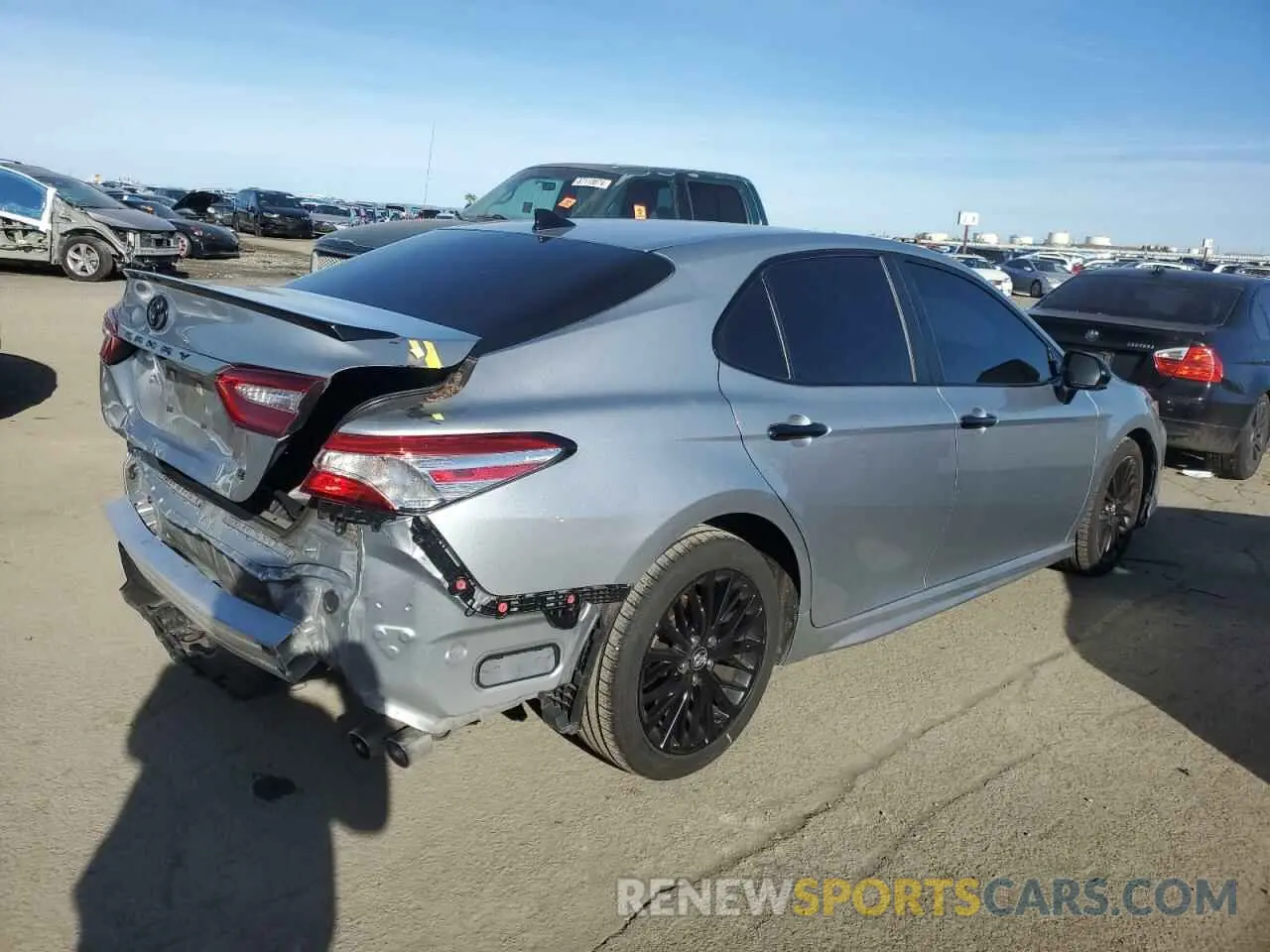 3 fotografías del automóvil dañado 4T1G11AKXLU327287 TOYOTA CAMRY 2020