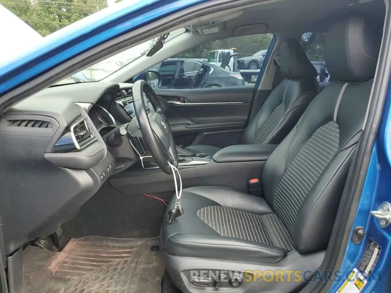 7 fotografías del automóvil dañado 4T1G11AKXLU327421 TOYOTA CAMRY 2020