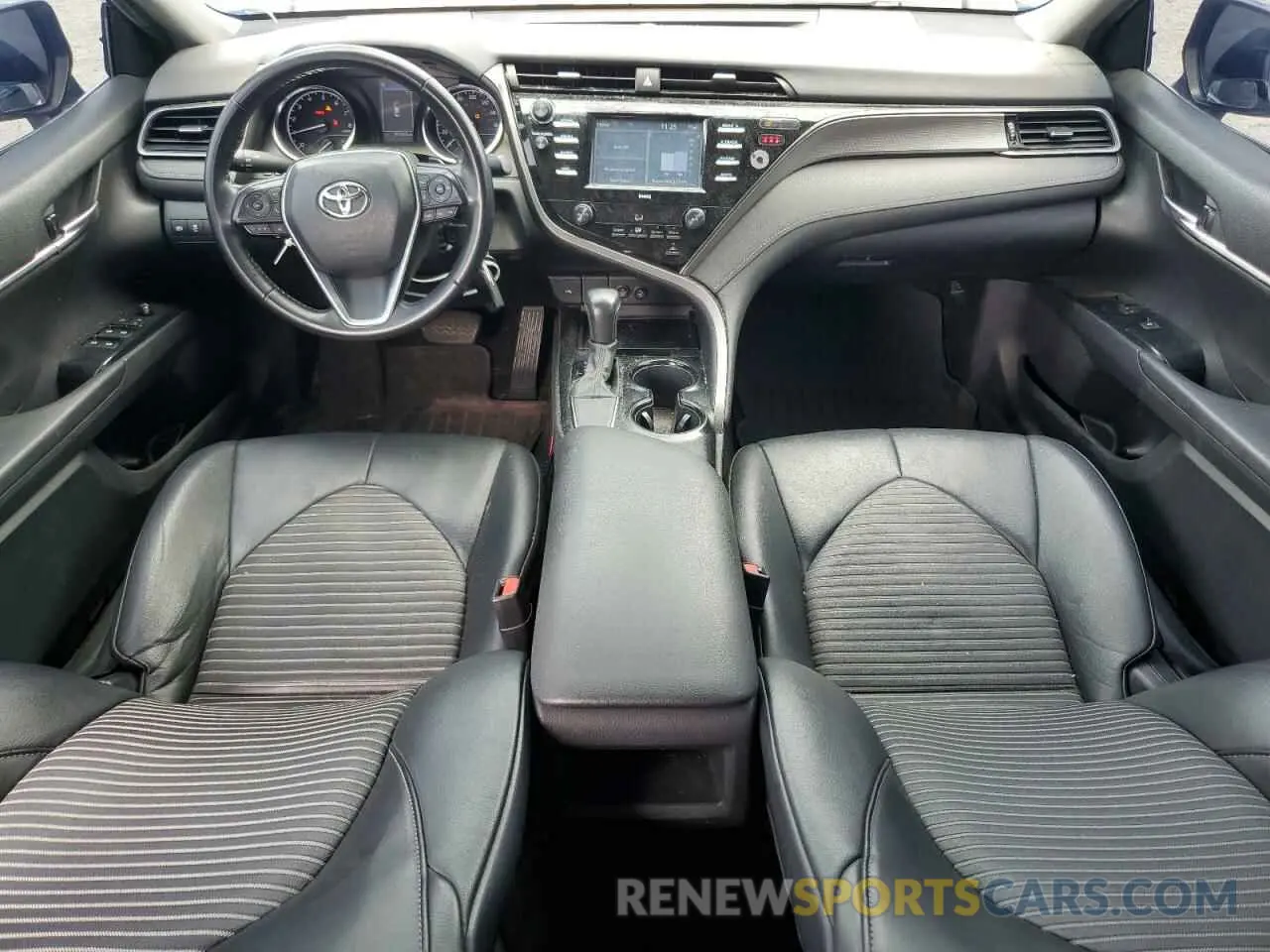 8 fotografías del automóvil dañado 4T1G11AKXLU327421 TOYOTA CAMRY 2020