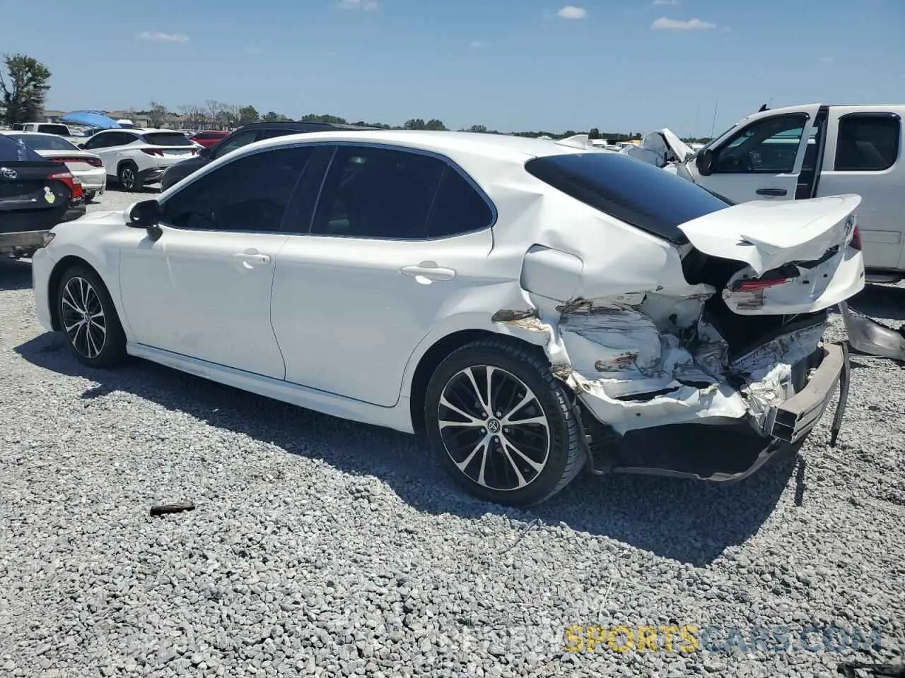 2 fotografías del automóvil dañado 4T1G11AKXLU340461 TOYOTA CAMRY 2020