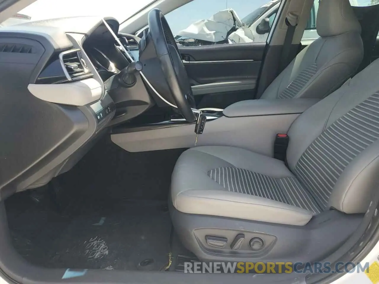 7 fotografías del automóvil dañado 4T1G11AKXLU340461 TOYOTA CAMRY 2020