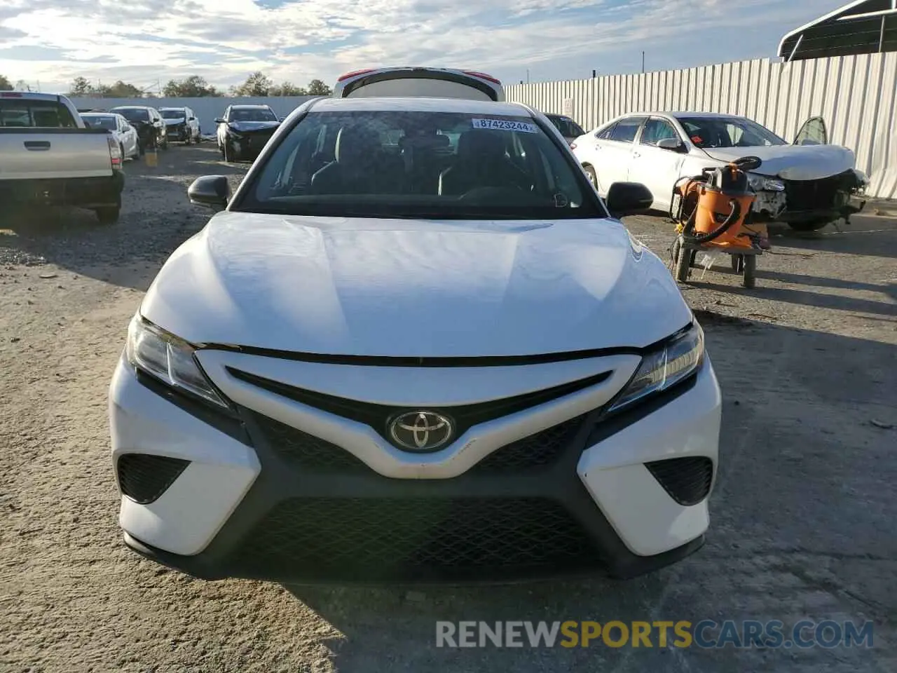 5 fotografías del automóvil dañado 4T1G11AKXLU343408 TOYOTA CAMRY 2020