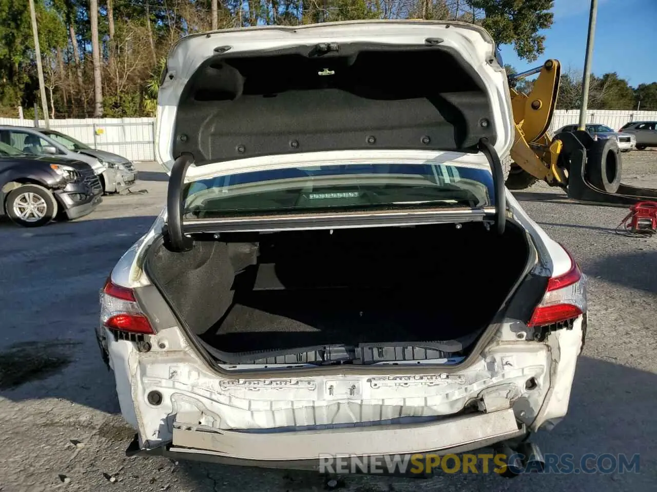 6 fotografías del automóvil dañado 4T1G11AKXLU343408 TOYOTA CAMRY 2020