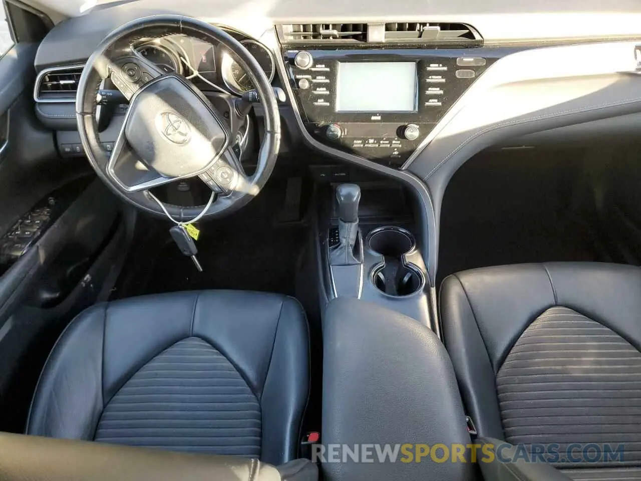 8 fotografías del automóvil dañado 4T1G11AKXLU343408 TOYOTA CAMRY 2020