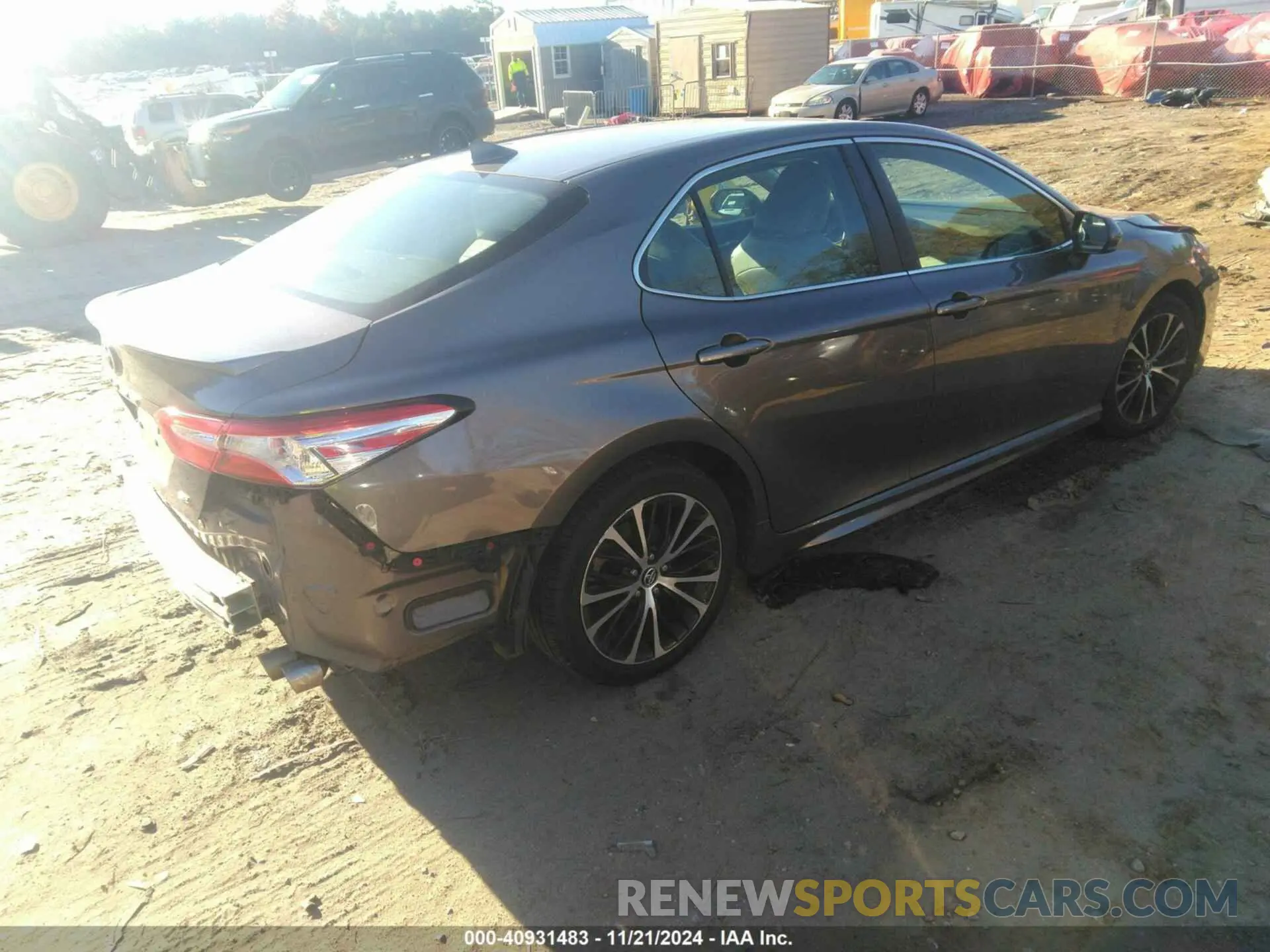 4 fotografías del automóvil dañado 4T1G11AKXLU345191 TOYOTA CAMRY 2020