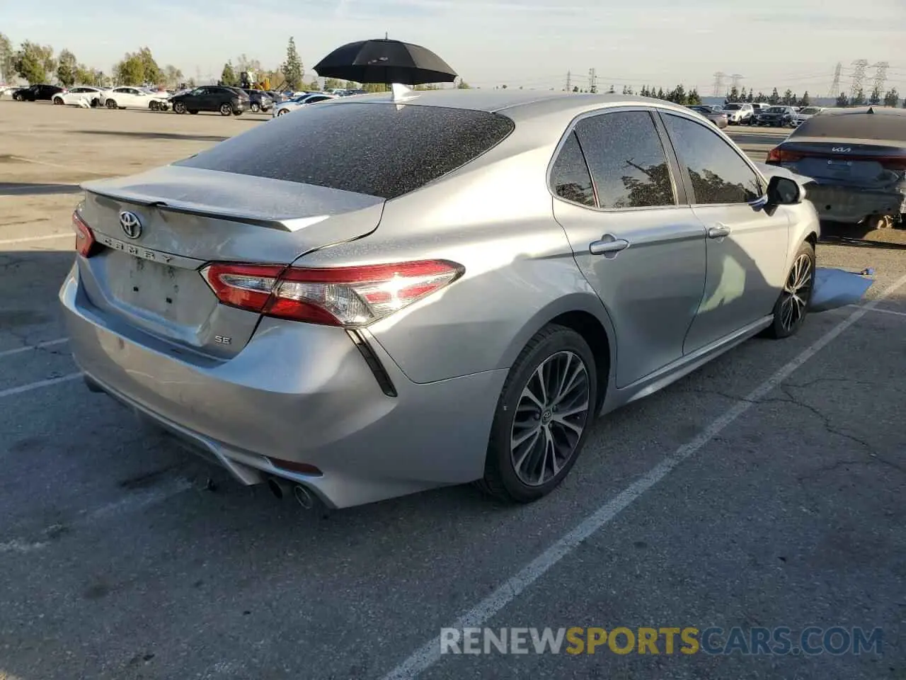 3 fotografías del automóvil dañado 4T1G11AKXLU346793 TOYOTA CAMRY 2020