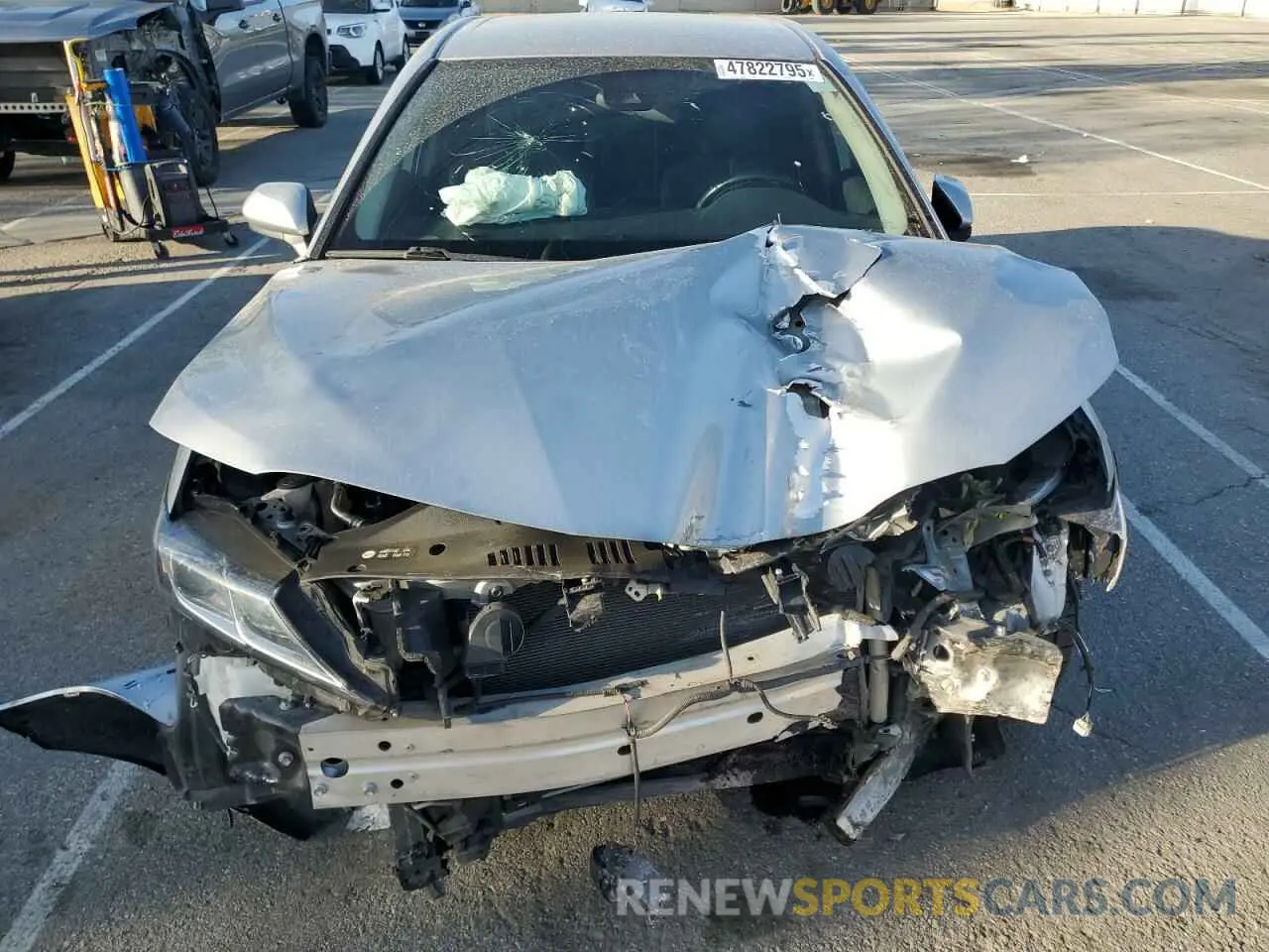 5 fotografías del automóvil dañado 4T1G11AKXLU346793 TOYOTA CAMRY 2020