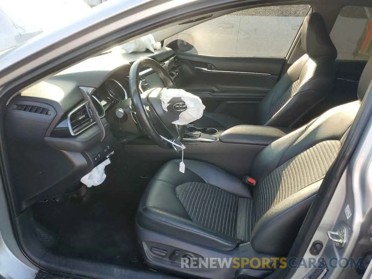 7 fotografías del automóvil dañado 4T1G11AKXLU346793 TOYOTA CAMRY 2020