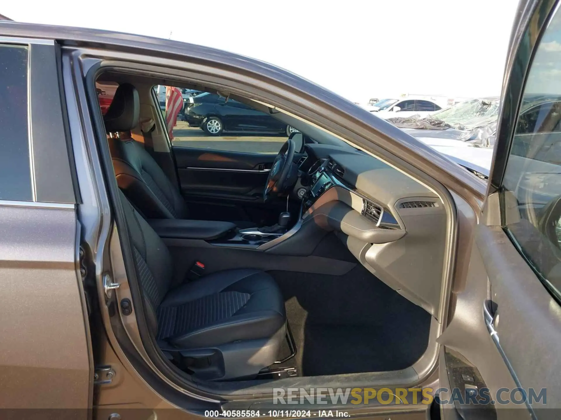5 fotografías del automóvil dañado 4T1G11AKXLU352366 TOYOTA CAMRY 2020