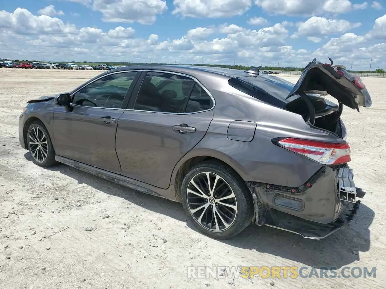 2 fotografías del automóvil dañado 4T1G11AKXLU369569 TOYOTA CAMRY 2020