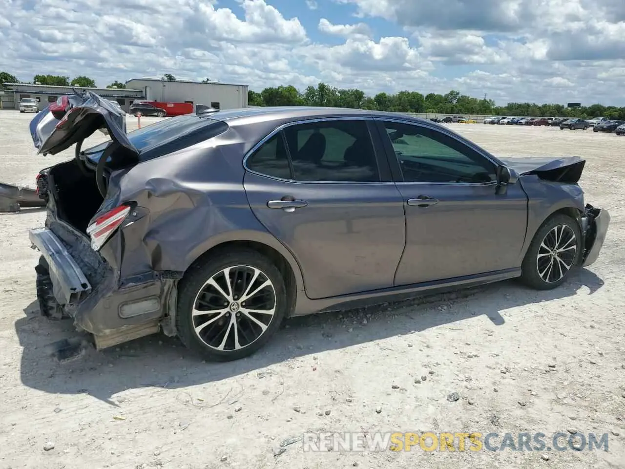 3 fotografías del automóvil dañado 4T1G11AKXLU369569 TOYOTA CAMRY 2020